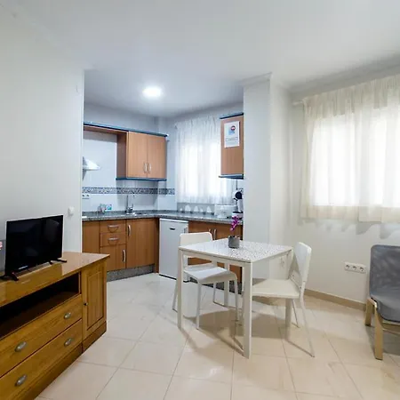 Amat - Adult Only Recommended - Playa El Bajondillo 토레몰리노스