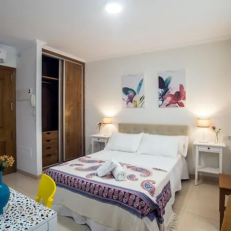 Amat - Adult Only Recommended - Playa El Bajondillo Torremolinos