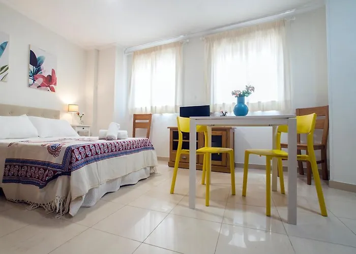 Amat - Adult Only Recommended - Playa El Bajondillo