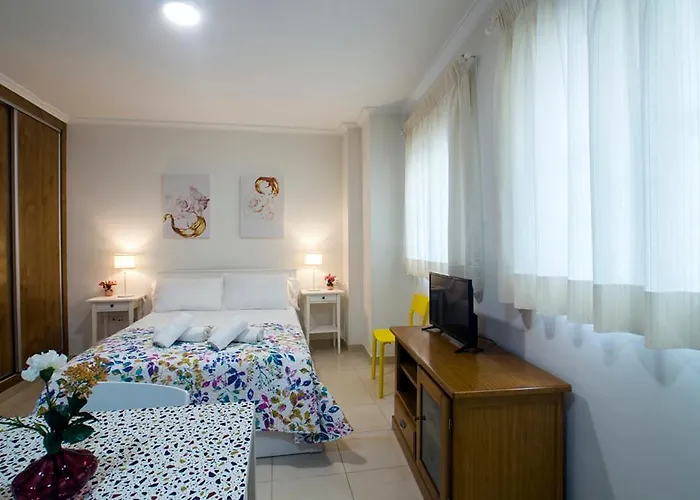 Amat - Adult Only Recommended - Playa El Bajondillo