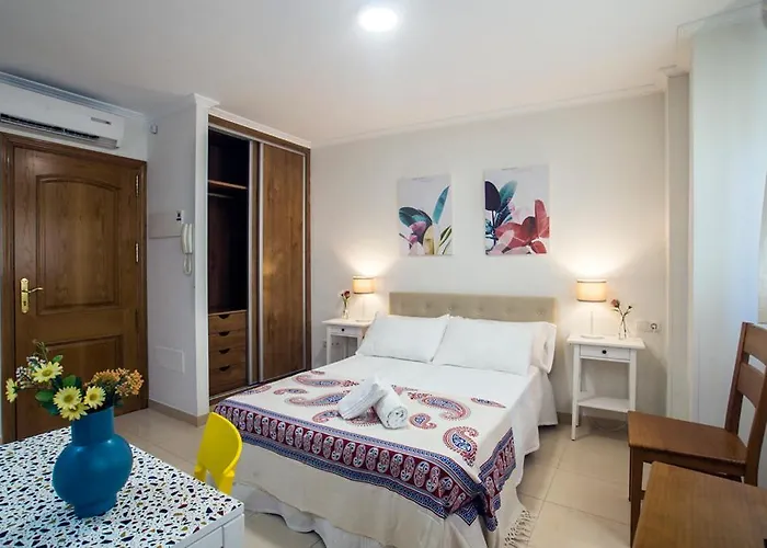 Amat - Adult Only Recommended - Playa El Bajondillo Torremolinos